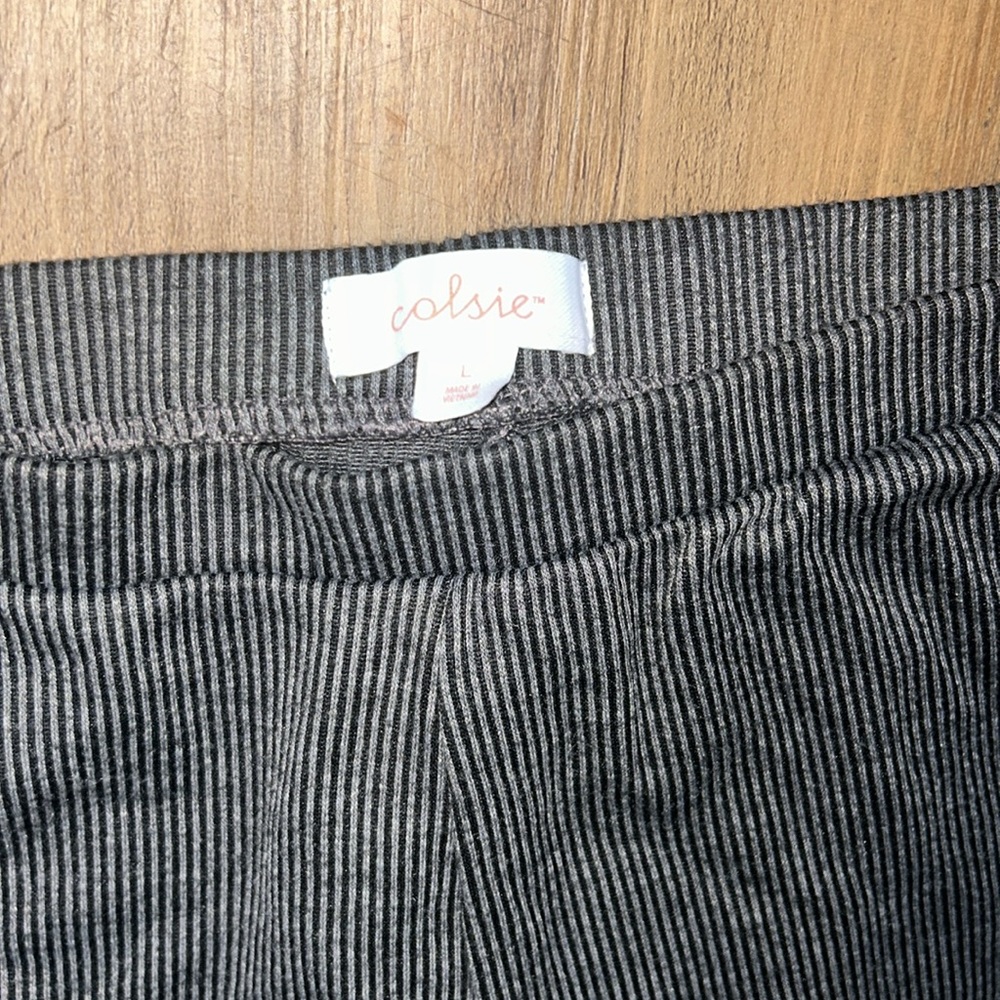 Colsie Ribbed Gray Flare Leggings Size Large - Picture 4 of 5